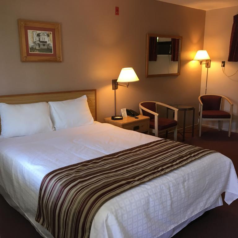 Colonial Resort-1000islands Gananoque