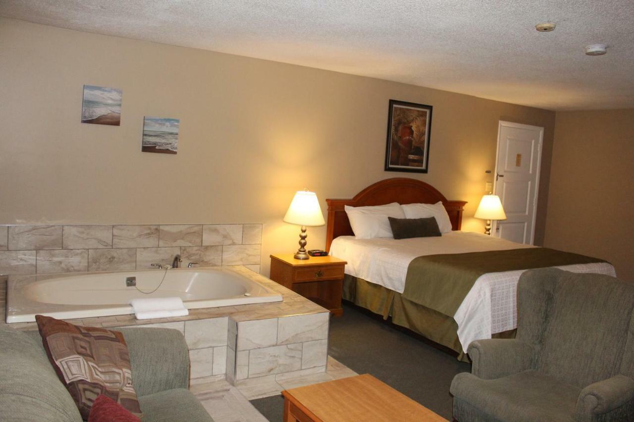 Hotel Colonial Resort-1000islands Gananoque